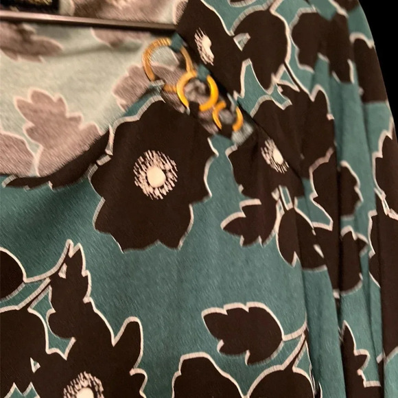 Beautiful 2X 3/4 sleeve top - Picture 2 of 6